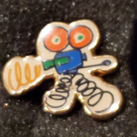 Very Rare enamel pins (2) movie camera on tripod - Picture 2 of 10